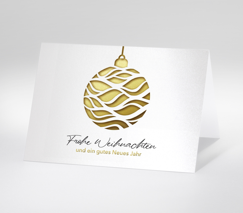 Elegante Weihnachtskarte mit goldener Christbaumkugel und Schriftzug Frohe Weihnachten und ein gutes Neues Jahr